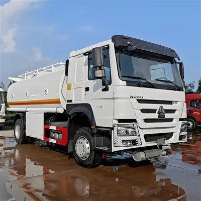 Piccolo camion petroliera